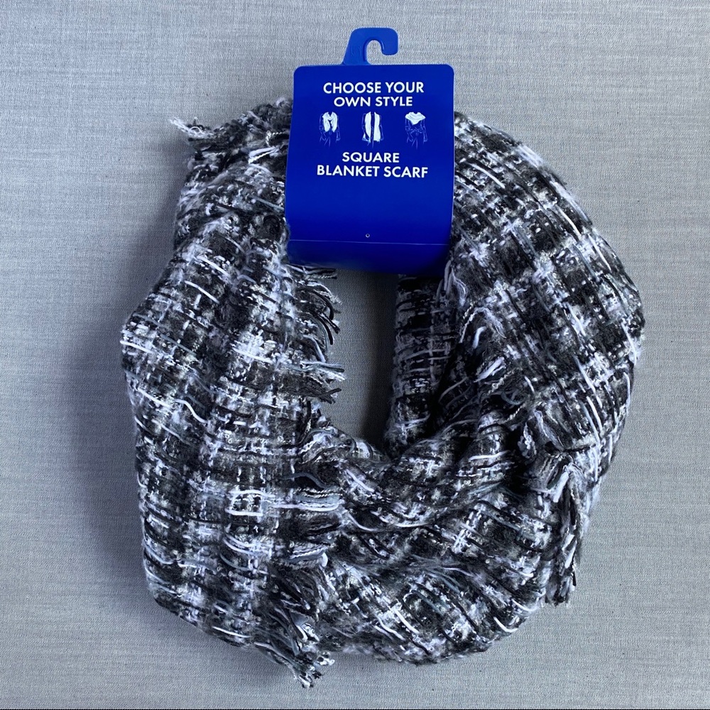 SOLD Apt. 9 Black & White Plaid Chunky Knit Square Blanket Fringe Scarf